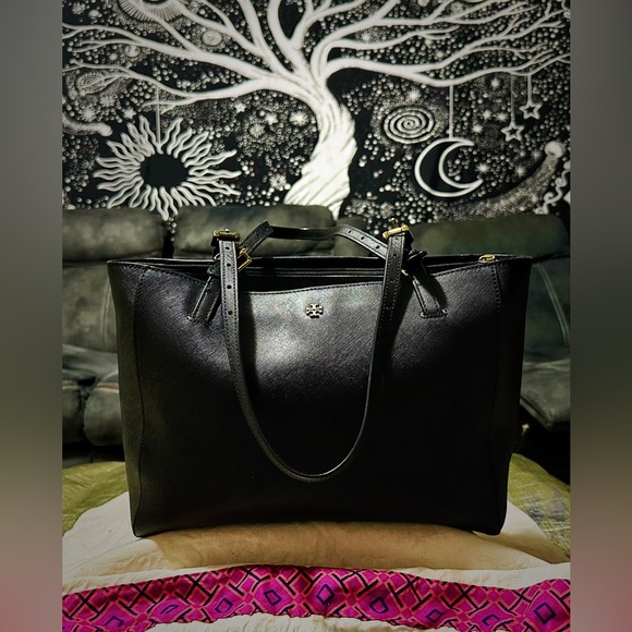 Tory Burch Handbags - Tory Burch Classic Black Leather Tote bag like new shoulder bag medium